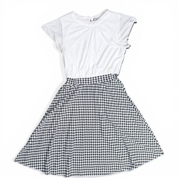 LARK + GREY Dresses & Skirts - LARK + GREY White Short Sleeve Houndstooth Skater Dress
